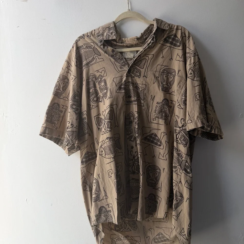 Banana Republic Vintage Mens XL Tribal Animal Print Short Sleeve Button Down Tan
